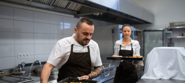 AYUDANTE DE COCINA